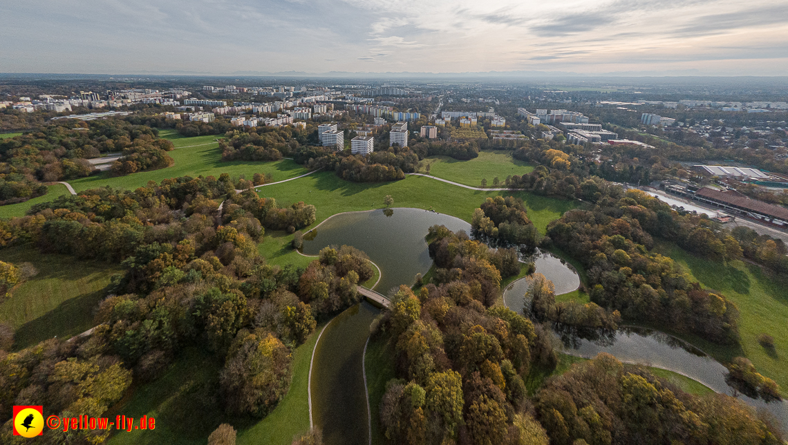 03.11.2022 -  Ostparksee mit Umgebung in Neuperlach